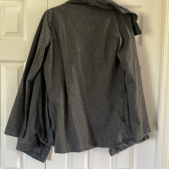 Lululemon Relaxed Fit Top Button Jacket 🥰🥰 - Picture 3 of 4